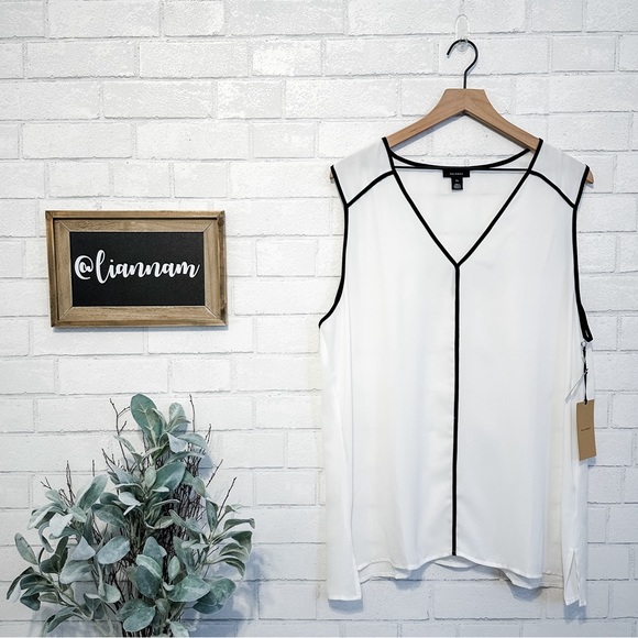 Halogen Tops - HALOGEN Ivory Cloud / Black Trim V-Neck Sleeveless Top
